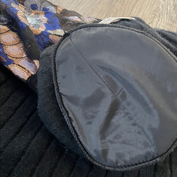 Evan Picone Vintage Black Sweater
Wool Angora Metallic
Floral Sleeves size 2X - Picture 6 of 9